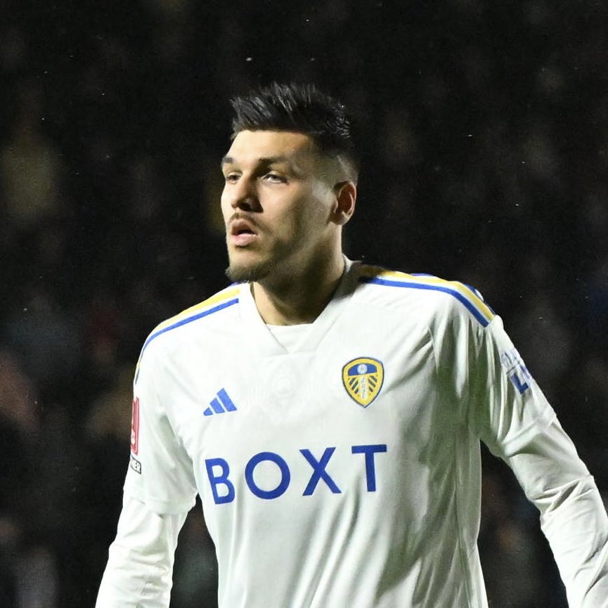 LUFC's tweet photo. 32’ Still goalless after half an hour at Home Park. Chances for both sides, Piroe hitting the crossbar and Joseph inches from connecting with a Gnonto cross for Leeds. 0-0 https://t.co/l311zcucVf