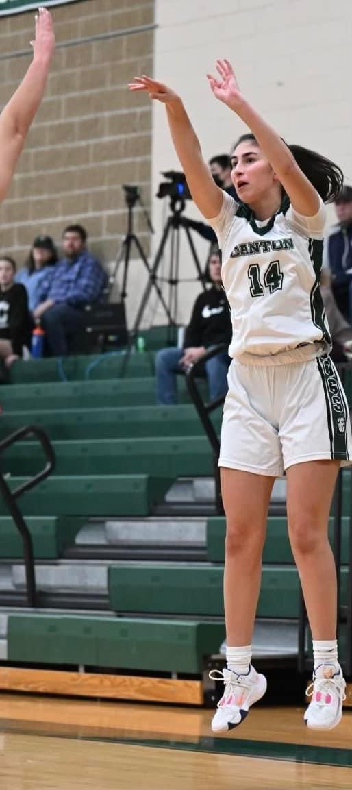 ElzeyJames1's tweet photo. Long Range Specialist @merciak24 Mercia K, goes for a career high 31 points last night.  Hitting NINE three pointers.  I Love seeing my players have success outside AAU. Pure Shooter and a hard worker.  @MAHuskies https://t.co/gKid4Vxvtw