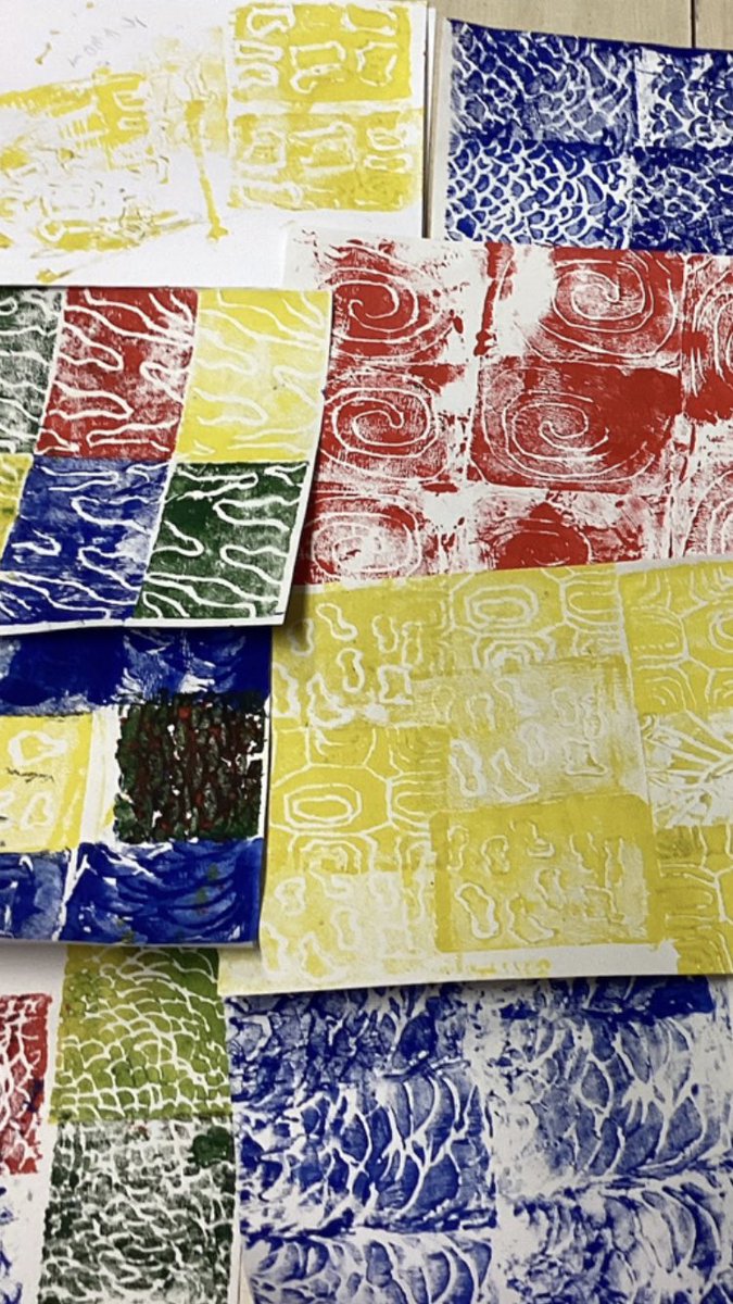 Pulb_school's tweet image. Printing with Year 3 #printingandmarkmaking #usingdifferentcolours #repeatingpatterns