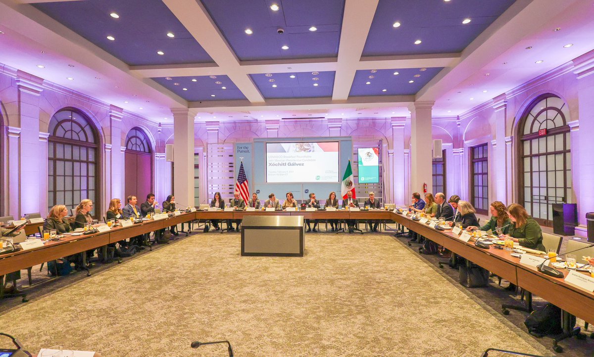 Me reuní en la @USChamber con empresarios que invierten y generan buenos empleos en México. Me compartieron sus preocupaciones por la falta de certeza en los trámites y permisos gubernamentales en nuestro país. Necesitamos garantizar las condiciones de seguridad, agua, energía