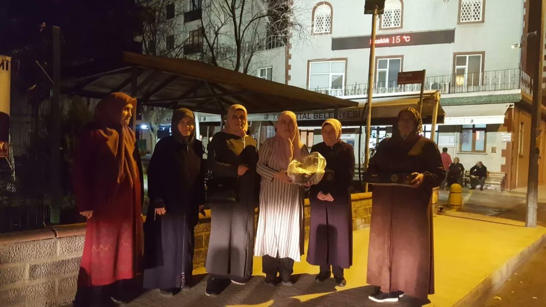 AkKadnKartal1's tweet photo. Miraç Gecemiz kutlu olsun. Böyle mübarek bir günde tüm dualarımızın kabul olması dileğiyle. https://t.co/2YeHoHYjG0