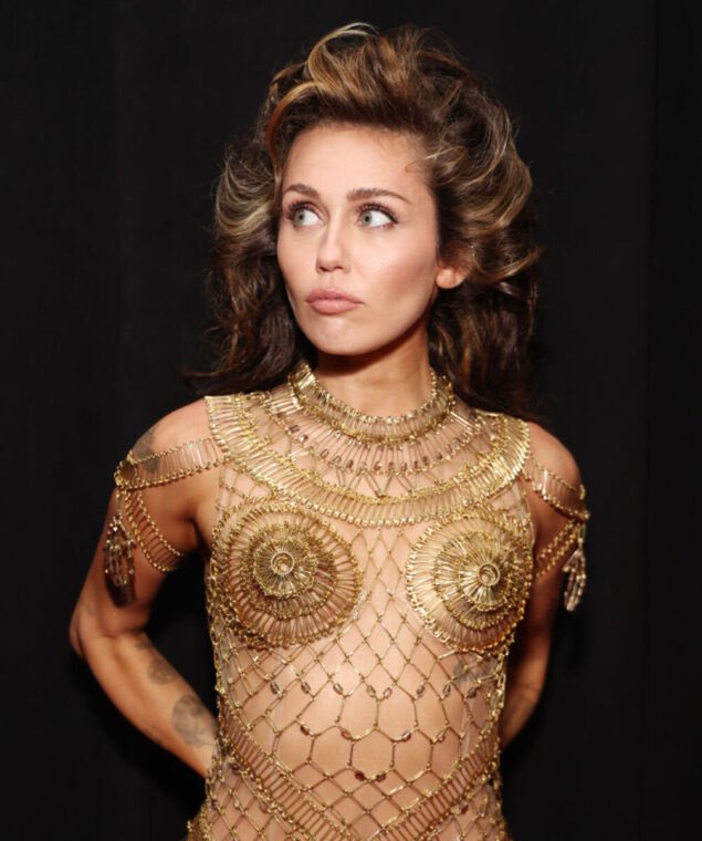 * Sybelle * tweet media