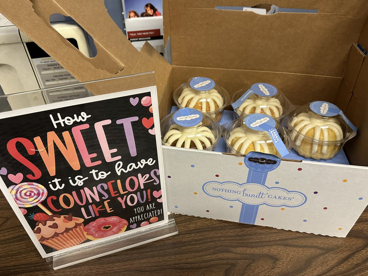 MrsReamyLPHS's tweet photo. Happy National School Counseling Week to all of my School Counselor colleagues, especially my LPHS ladies…DrTee Golden-Harper, Chantel Twine Gladden and Abby Pherson 🧡💚💙 #NSCW24 https://t.co/dpdVHLY6L9