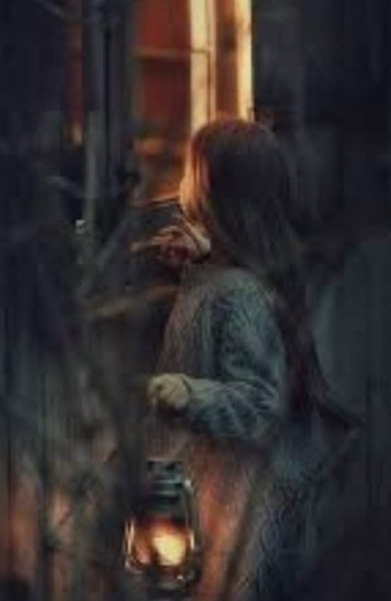 <a href="/_frame1/">بِـرواز.</a> أحتاج دائما لذلك الذي يفهمني بألمعيته من غير أن أنبس ببنت شفة..
يفهمني بكلمة..
بحرف..
بلا شيء..
يفهمني أكثر من نفسي المبعثرة هنا قطعة..
وهناك أخرى..
يراني كلعبة "بازل" يجمعها..
يبعثرها..
ثم يعاود جمعها..
يجيد ذلك دون تكلف مصطنع..
أو اصطناع التكلف..
أذكى مما تخيلت..
وبخياله أذكى