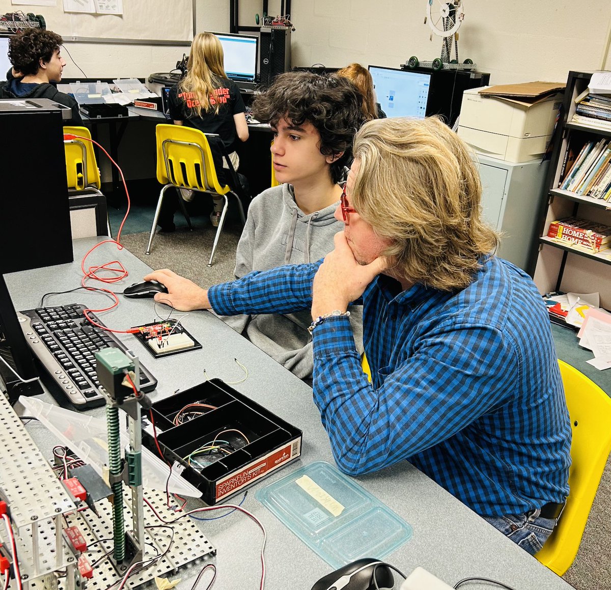 Celebrating Career and Technical Education Month (CTE) at Gunston MS! 🎉
Let's applaud the achievements of our CTE programs and the invaluable skills that teachers instill in students, preparing them for college and career success. 💼📚 #CTE #CareerPreparation @CRJEducation