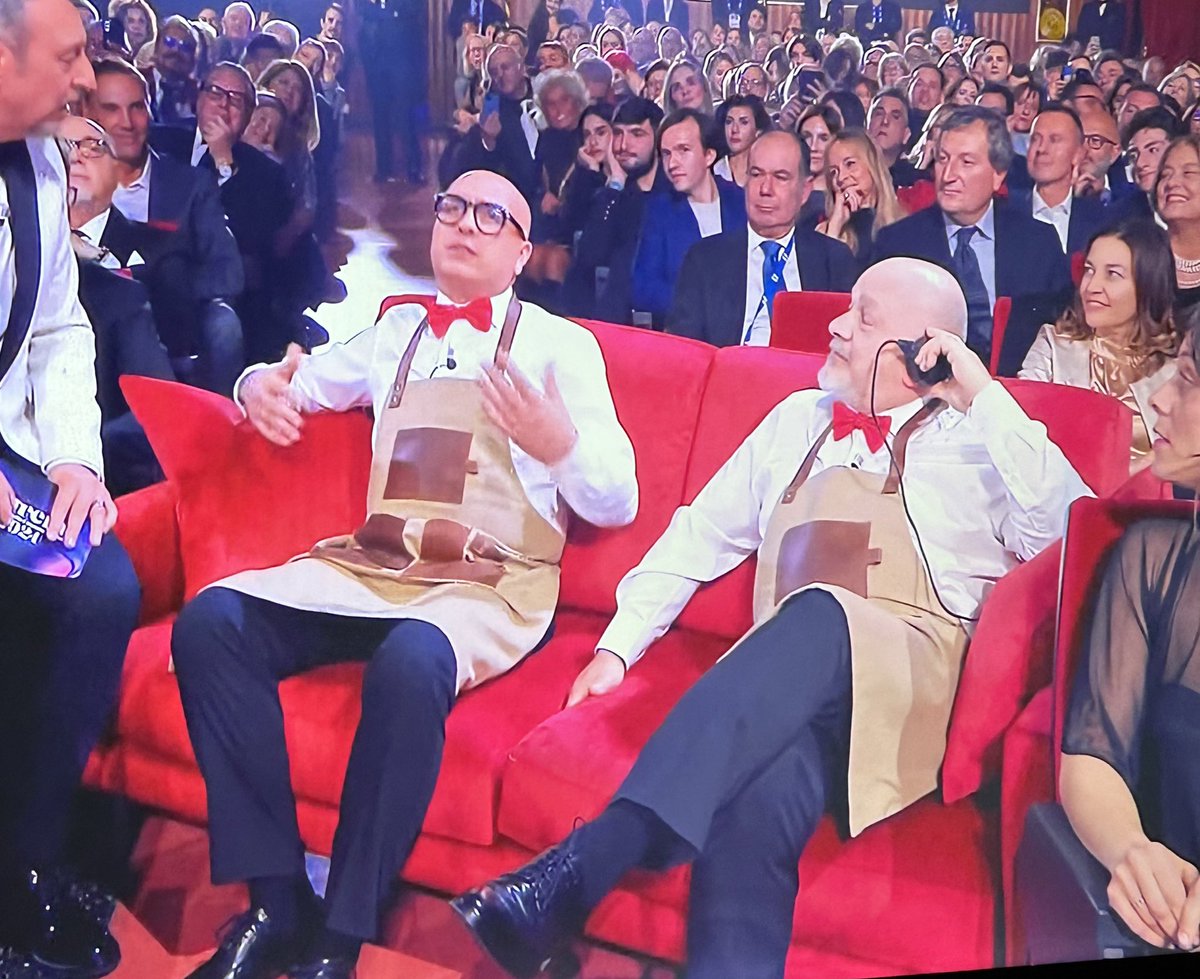 "la juve ha la rosa per lo scudetto, ha la panchina lunga"

la panchina