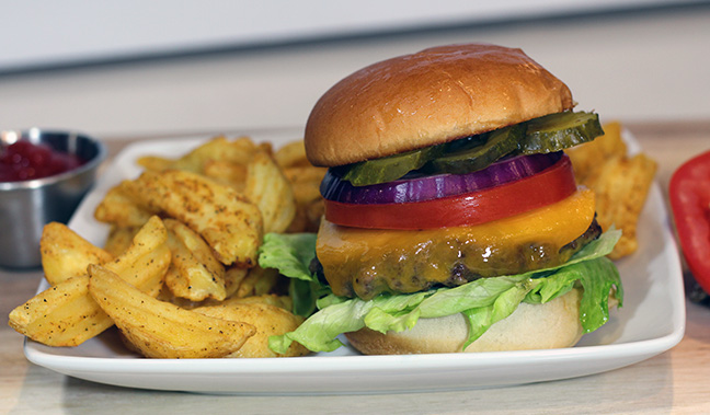 The backyard favorite Cheeseburger! #Burger #Food #FoodPhotography #BaldManFighting #BBQ baldmanfighting.com/2024/02/06/the…
