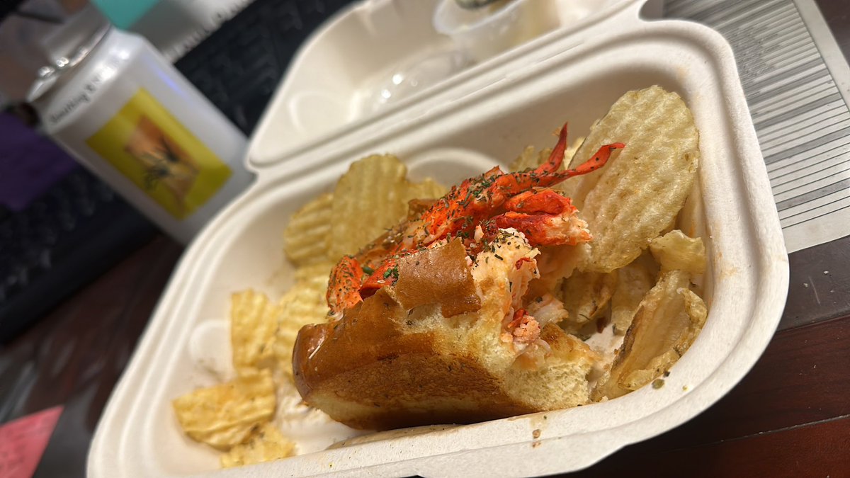 lheygal's tweet photo. Spoiled wife- he’s in Japan &amp; I’m at work. LOBSTER ROLL 😋 https://t.co/v8yCsne8tn