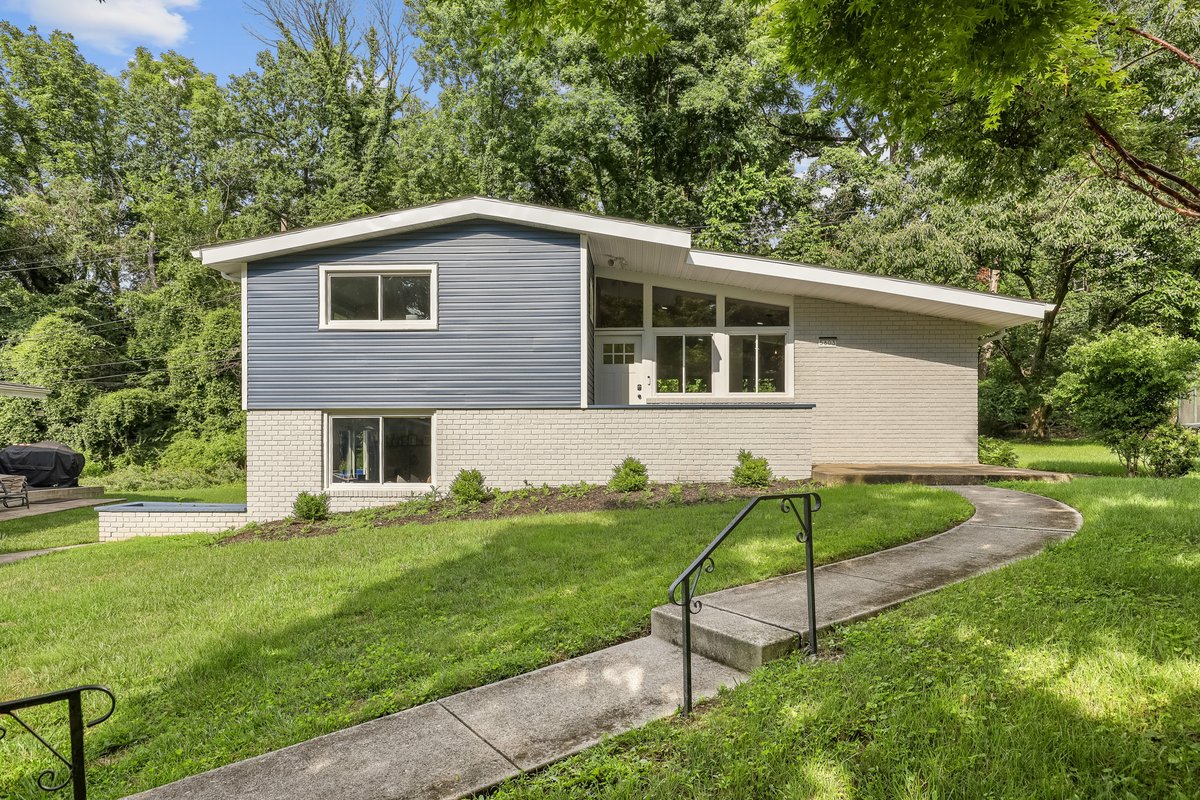 suregroupreal's tweet image. Stunning newly renovated home in the sought-after mount Washington neighborhood with open floor plan now available!

📍 Price &amp;amp; location- bit.ly/3Synlce

#mountwashingtonliving #homerenovationgoals #chefkitchen #luxuryliving #openfloorplan #privateyardoasis