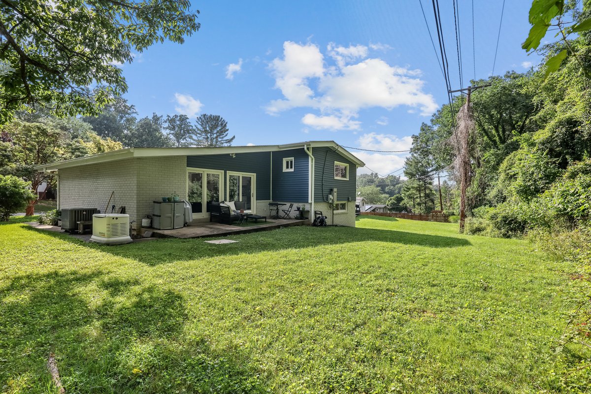 suregroupreal's tweet image. Stunning newly renovated home in the sought-after mount Washington neighborhood with open floor plan now available!

📍 Price &amp;amp; location- bit.ly/3Synlce

#mountwashingtonliving #homerenovationgoals #chefkitchen #luxuryliving #openfloorplan #privateyardoasis