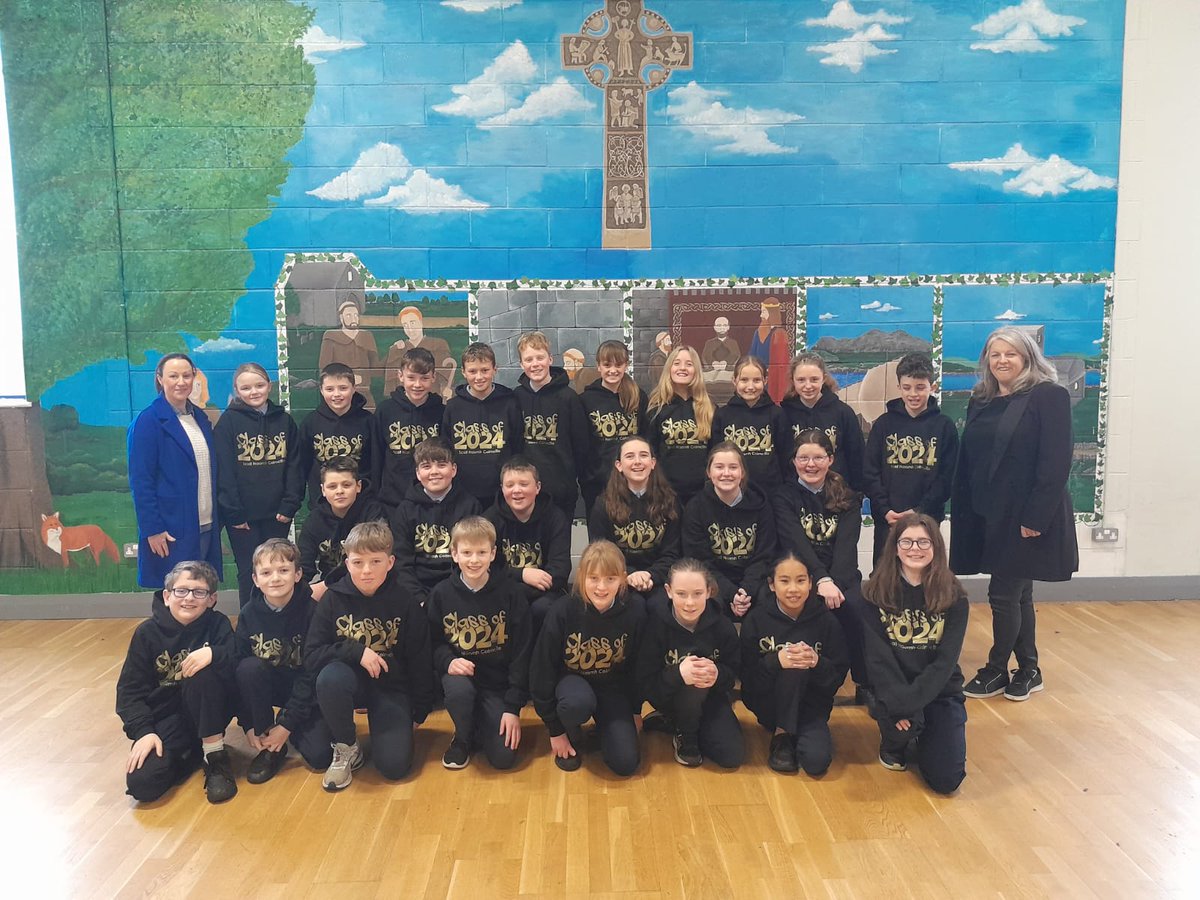 Míle Buíochas to our Parents Association! 6th Class were delighted to receive their hoodies today!