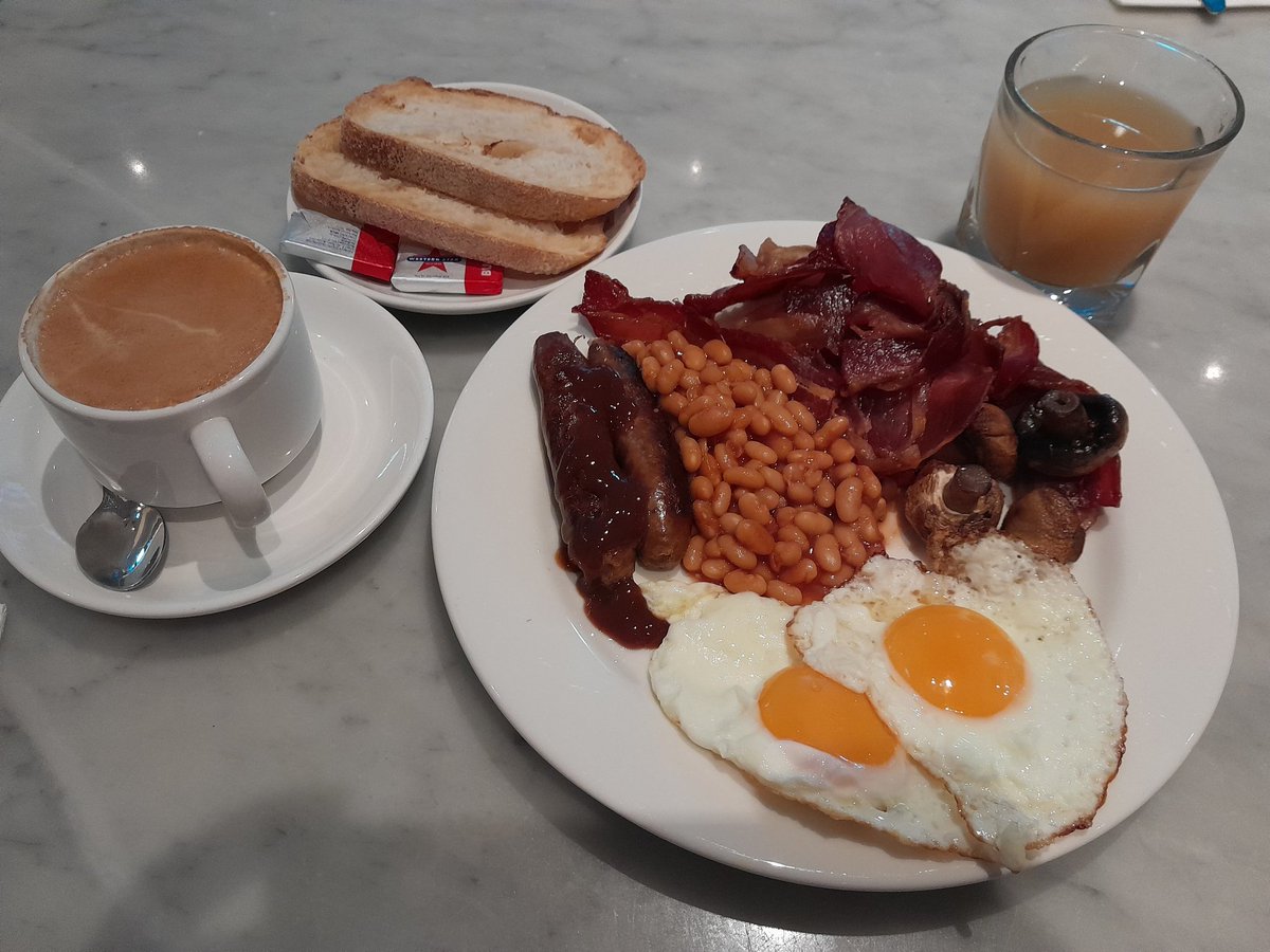 El full english breakfast es uno de los mejores destunos que hay.