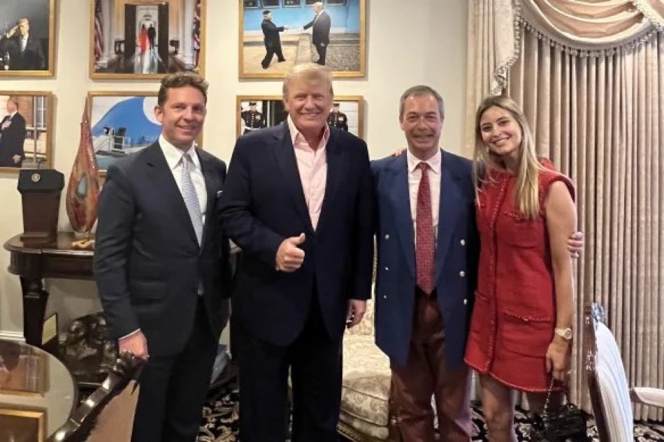 UkTruth2020's tweet photo. Holly Vallance on the far right 💁🏻‍♂️ https://t.co/WlPQPI5bqX