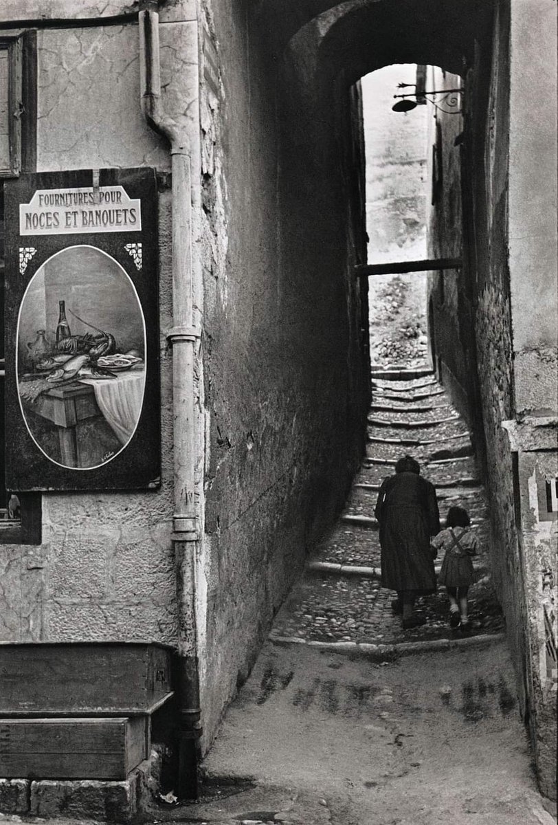 RichardZapador's tweet photo. Henri Cartier-Bresson
French, 1908–2004
Untitled (Noces et Banquets)
Briançon, France, 1952 👥
#HenriCartierBresson #PhotographyIcon #StreetPhotography #PhotoJournalism
#art #artgallery #drawings #draw #illustrationart #painting #painter #paint #photo #photograghy #photographer https://t.co/FTYsnYo0Ma
