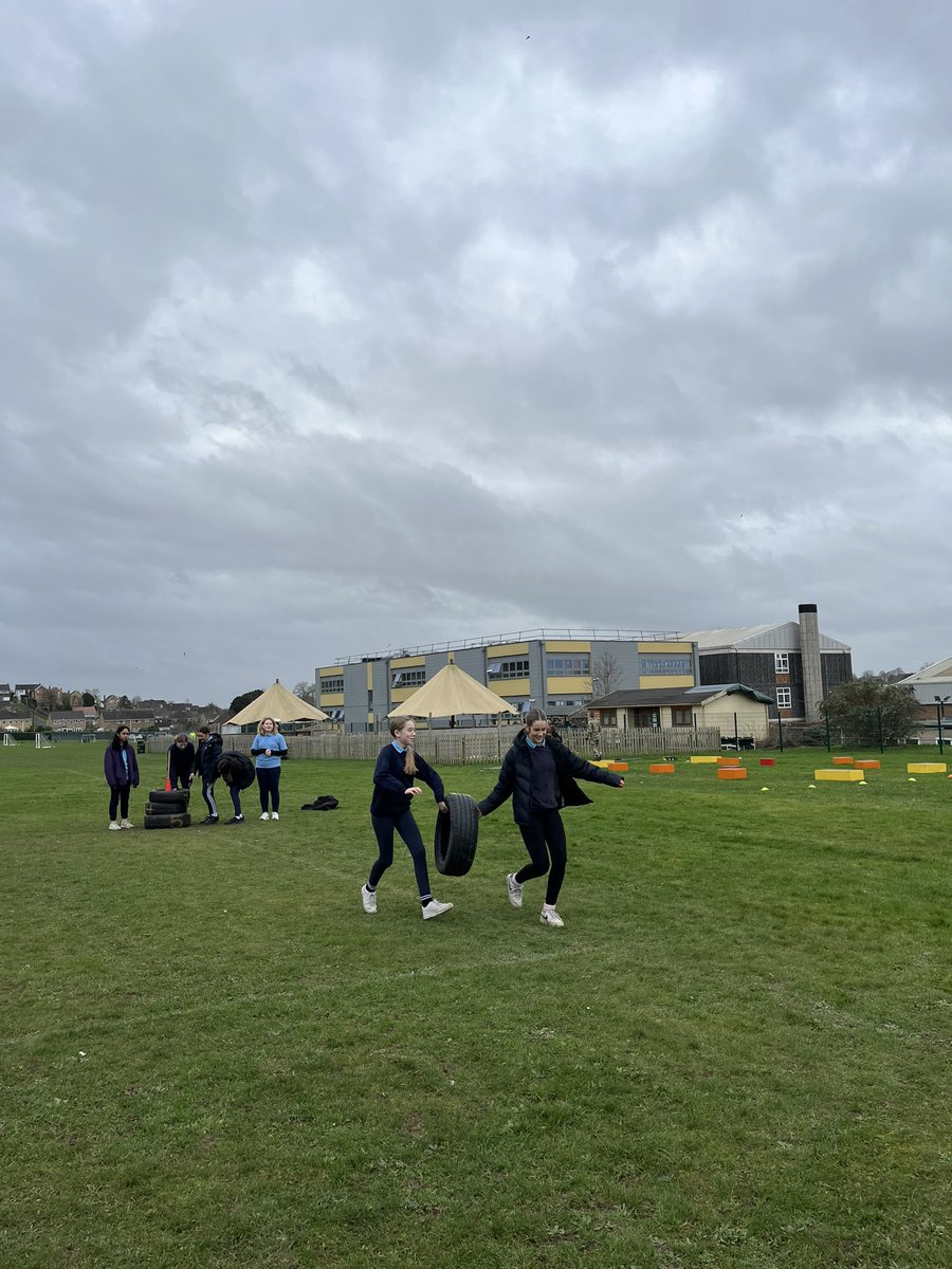 WyvernStEdsPE's tweet image. Some of our year 9 girls took part in our ‘She Can Be Active’ event today @ WSE. They got involved in a variety of activities and showed great leadership, problem solving and determination. 

Big thank you to @SalisburySgo for organising and @ArmyintheSW for running the event!