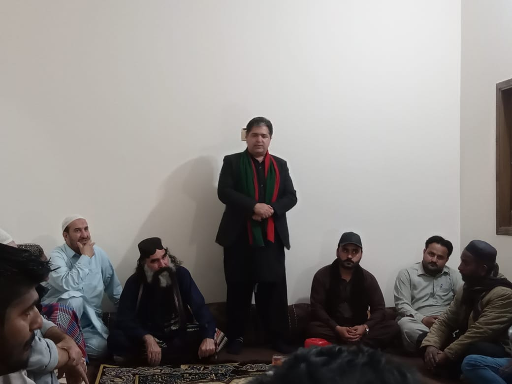 DawaKhanSabir's tweet photo. پی ٹی آئی کے امیدوار دوا خان صابر (#NA_242) (انتخابی نشان میز/ٹیبل) کی غوث نگر میں علاقہ معززین سے ملاقات
#VoteForTable #ظلم_کا_بدلہ_ووٹ_سے https://t.co/hBOldhu8L8