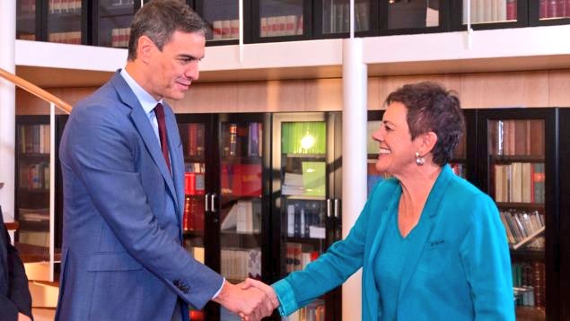 CarlosDeUrrecha's tweet photo. @sanchezcastejon Tal día como hoy D. Fernando Múgica Herzog fue asesinado con un tiro en la nuca delante de su hijo en San Sebastián por los cobardes de ETA.

Pedro Sánchez nunca le recordará porque gobierna con sus asesinos.

Bildu es ETA sin capucha. https://t.co/Kl0SfrMs7D