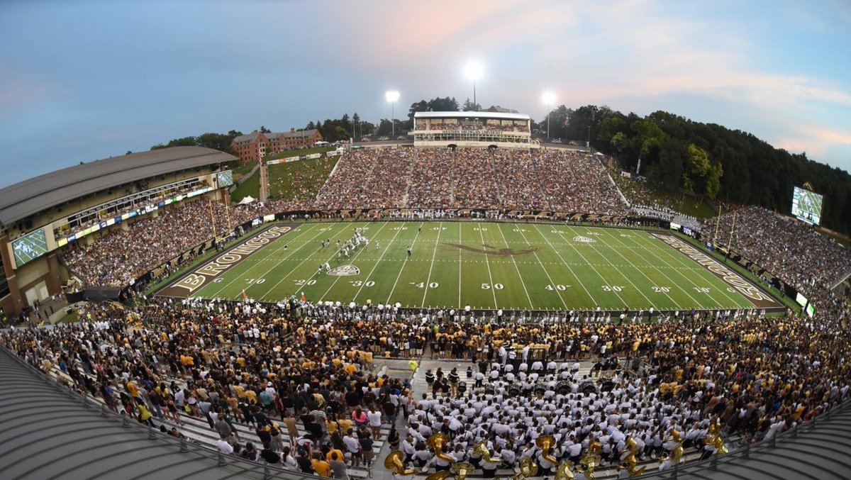 After an amazing phone call with <a href="/CoachTMendelson/">Trevor Mendelson</a> I am blessed to receive an offer from Western Michigan! <a href="/CoachLT39/">Lance Taylor</a> <a href="/jcessante/">Justin Cessante</a> <a href="/35Lewis53/">Coach Lewis</a> <a href="/DCCfootball/">Detroit Catholic Central Football</a> <a href="/DCC_OLCoachBell/">Ryan Bell</a> <a href="/DETROITCCAD/">Aaron Babicz '93</a> <a href="/JMachDCC/">Joe Mach</a> <a href="/DavidSofran/">David Sofran</a> <a href="/TheD_Zone/">The D Zone</a> <a href="/PrepRedzone/">Prep Redzone 🏈</a> <a href="/AllenTrieu/">Allen Trieu</a>