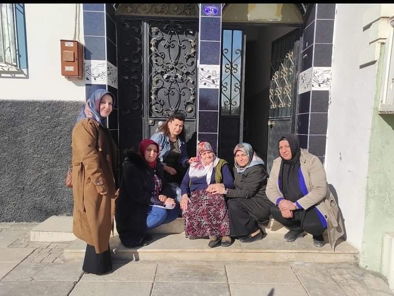 AkKiliss's tweet photo. #TürkiyeYüzyılı #HazırızKararlıyız

Kadın Kolları Yönetim Kurulu Üyelerimiz İle Birlikte Mahallelerimizde Saha Çalışmalarını Durmadan Yorulmadan Gerçekleştirmeye devam ediyoruz ��💡

@Akresitpolat79
@akserhanbaskan
@ahmetsalihdal
@GonulOztin https://t.co/ZPM6vdARby