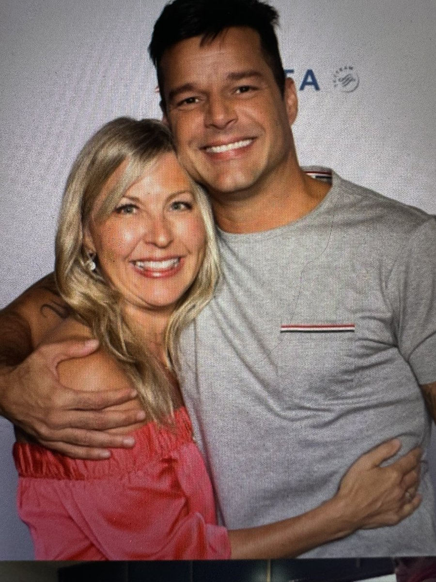 ProfeMakiBirch's tweet photo. Every day until the concert, I will be sharing tapestry pieces of my @ricky_martin ❤️love story. It is a dream for me for my students to meet him and experience his incredible positive energy live. I was lucky to meet him once. My kids’ turn porfa?  @tmobilecenter @LiveNation https://t.co/8qusGJJoCb