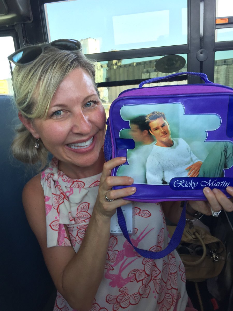 ProfeMakiBirch's tweet photo. Every day until the concert, I will be sharing tapestry pieces of my @ricky_martin ❤️love story. It is a dream for me for my students to meet him and experience his incredible positive energy live. I was lucky to meet him once. My kids’ turn porfa?  @tmobilecenter @LiveNation https://t.co/8qusGJJoCb