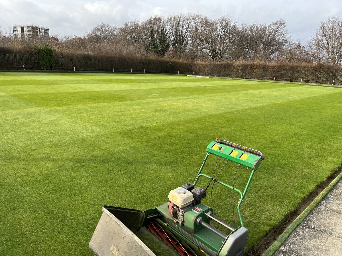 WillcocksGm's tweet photo. Two bowls greens double cut and verti drain today and some cold start fertiliser down before the rain. #bowls https://t.co/9xkJeuhkyQ