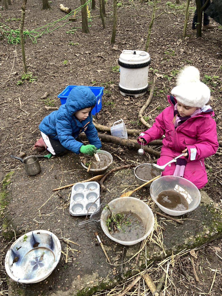 carolin17428620's tweet photo. Another busy Tuesday for Reception in Bramblebank Wood today! Rolling down muddy hills, potion making, den building, rope swings and wobbly bridges ❤️❤️. 
@AlthorpeKeadby https://t.co/j09zczu1oc