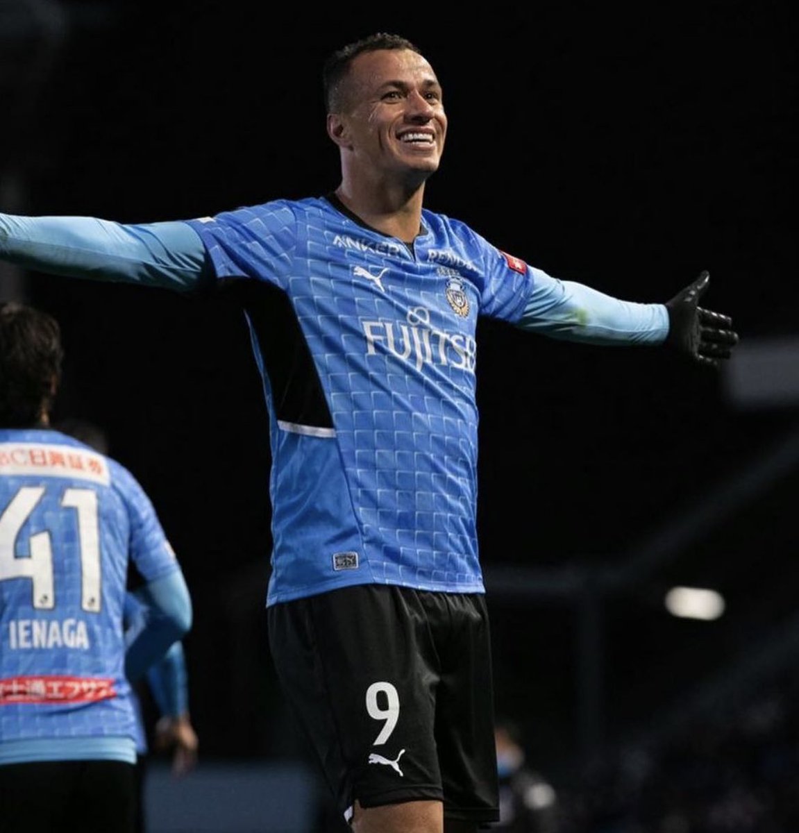 MeuCoritibaTT's tweet photo. LEANDRO DAMIÃO É O NOVO CAMISA 9 DO CORITIBA! 🎯

Jogador de 34 anos, que tem passagens por grandes clubes do futebol brasileiro e até mesmo pela seleção, estava no Kawasaki Frontale-JAP desde 2019. https://t.co/nsymYhoXQu