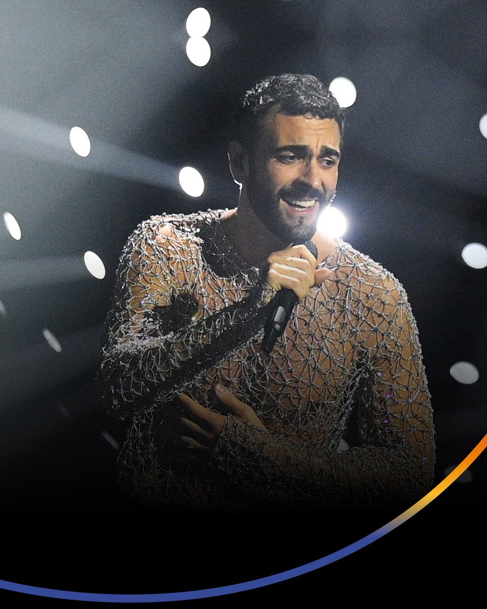 RadioItalia's tweet photo. Marco canta "Due vite" e noi coi brividi come nel 2023 🫠
#sanremo2024 #marcomengoni #mengoni #radioitalia https://t.co/AXuDgLAI05