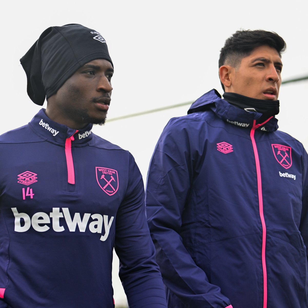 WestHamEspanol's tweet photo. Kuku y El Machín. 🇬🇭🇲🇽

@KudusMohammedGH | @EdsonAlvarez19 https://t.co/LbeL3wwjWZ