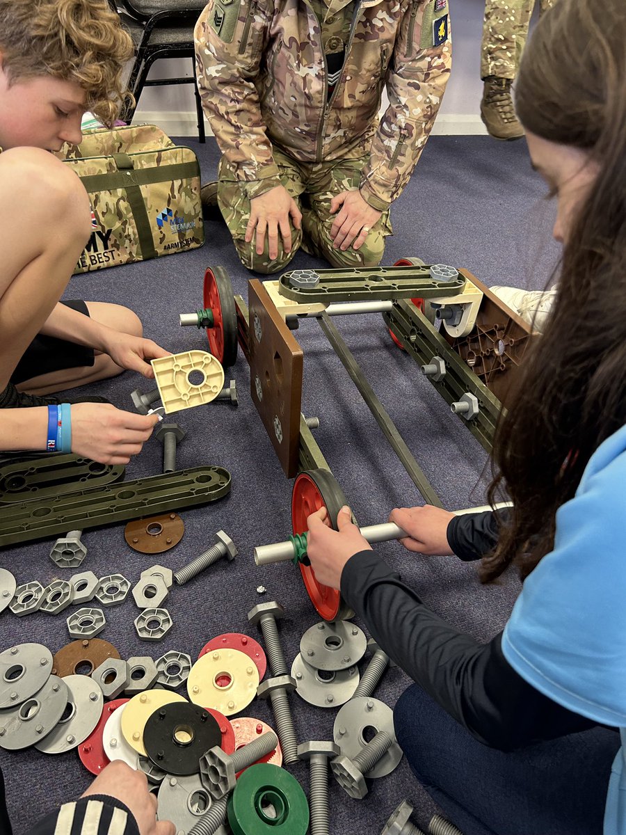 SalisburySgo's tweet image. Thank you to @ArmyintheSW for running a STEM session where @wyvernstedmunds students made a self propelled car. Students worked well in their teams and definitely improved their team work skills whilst trying something new. Well done 👏