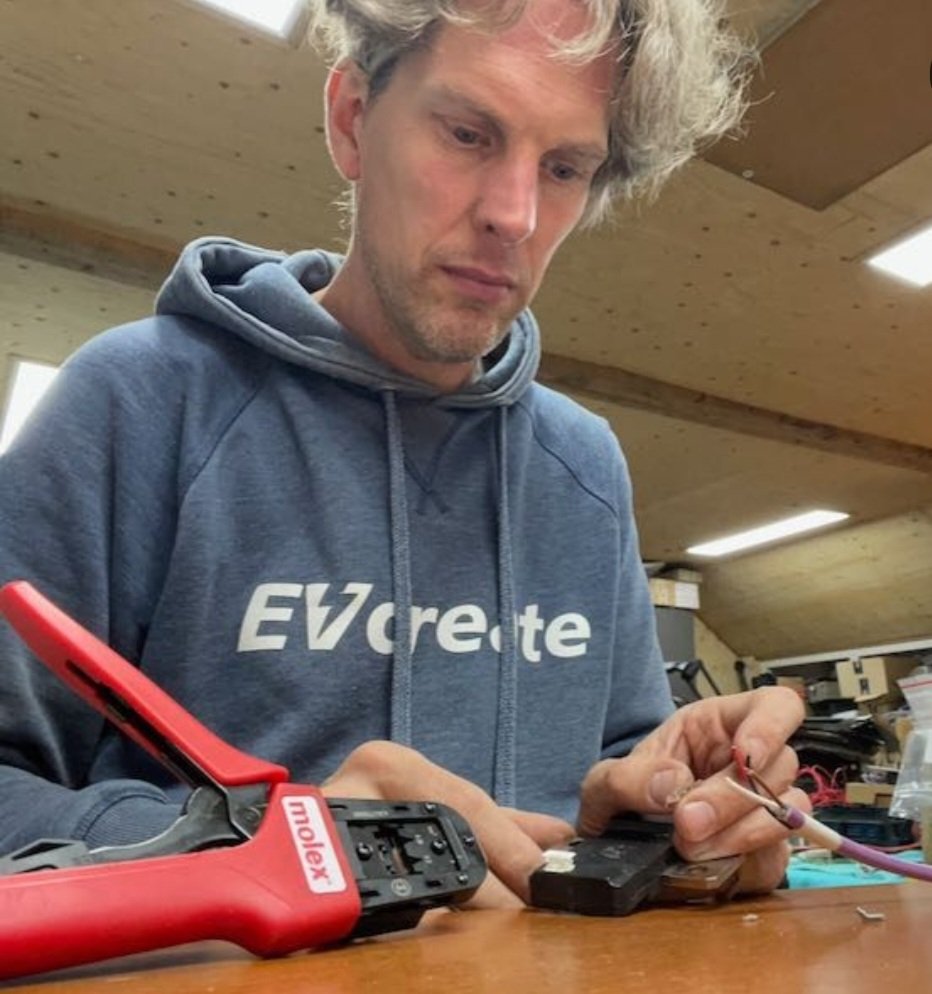 Chargeheads's tweet image. Thursday 8pm ChargeheadsLIVE EV Conversion chat focused on DC Fast Charging and more with Lars from EVcreate 😉⚡️💯 #evconversion #chargeheadslive