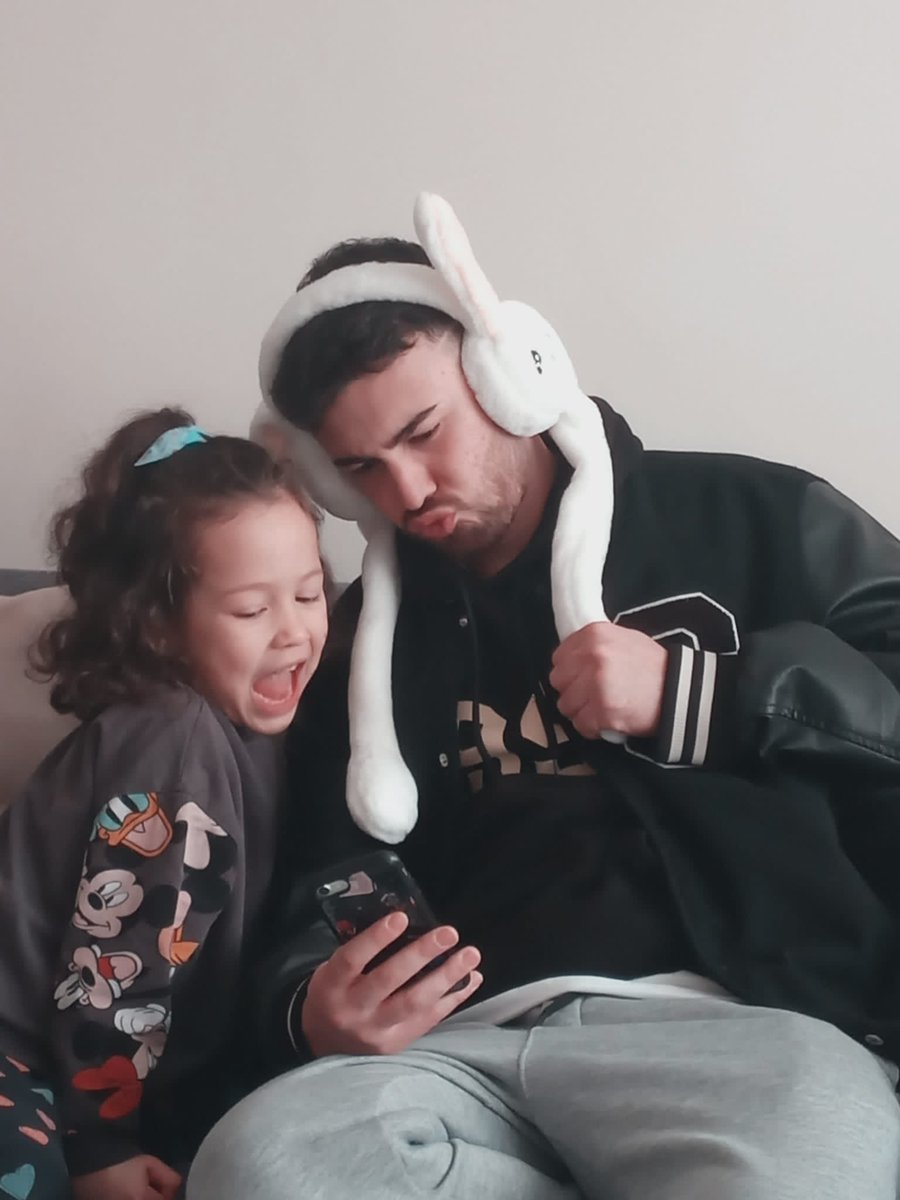 Ortamda erkek adam şöyle olur böyle olur diye salladıktan sonra