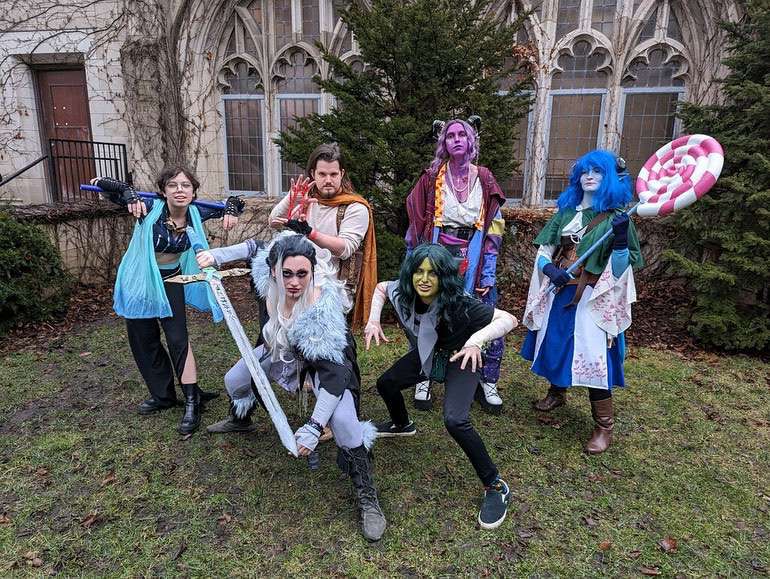 BeanieGabs's tweet photo. My Jester cosplay debut was by far one of the best I've had!! I'm loving it so much and can't wait to wear her more!

@LauraBaileyVO @CriticalRole 
#criticalrole #criticalrolecosplay #mightynein #mightyneincosplay #jesterlavorre #jestercosplay https://t.co/UjWM7SMALn