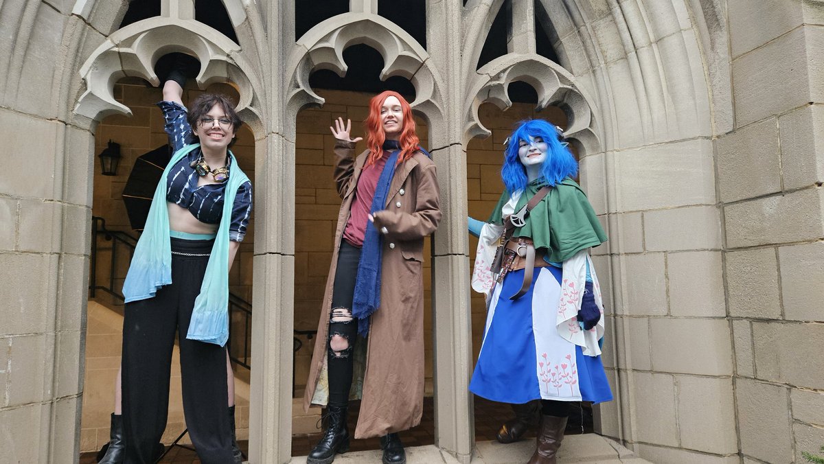 BeanieGabs's tweet photo. My Jester cosplay debut was by far one of the best I've had!! I'm loving it so much and can't wait to wear her more!

@LauraBaileyVO @CriticalRole 
#criticalrole #criticalrolecosplay #mightynein #mightyneincosplay #jesterlavorre #jestercosplay https://t.co/UjWM7SMALn