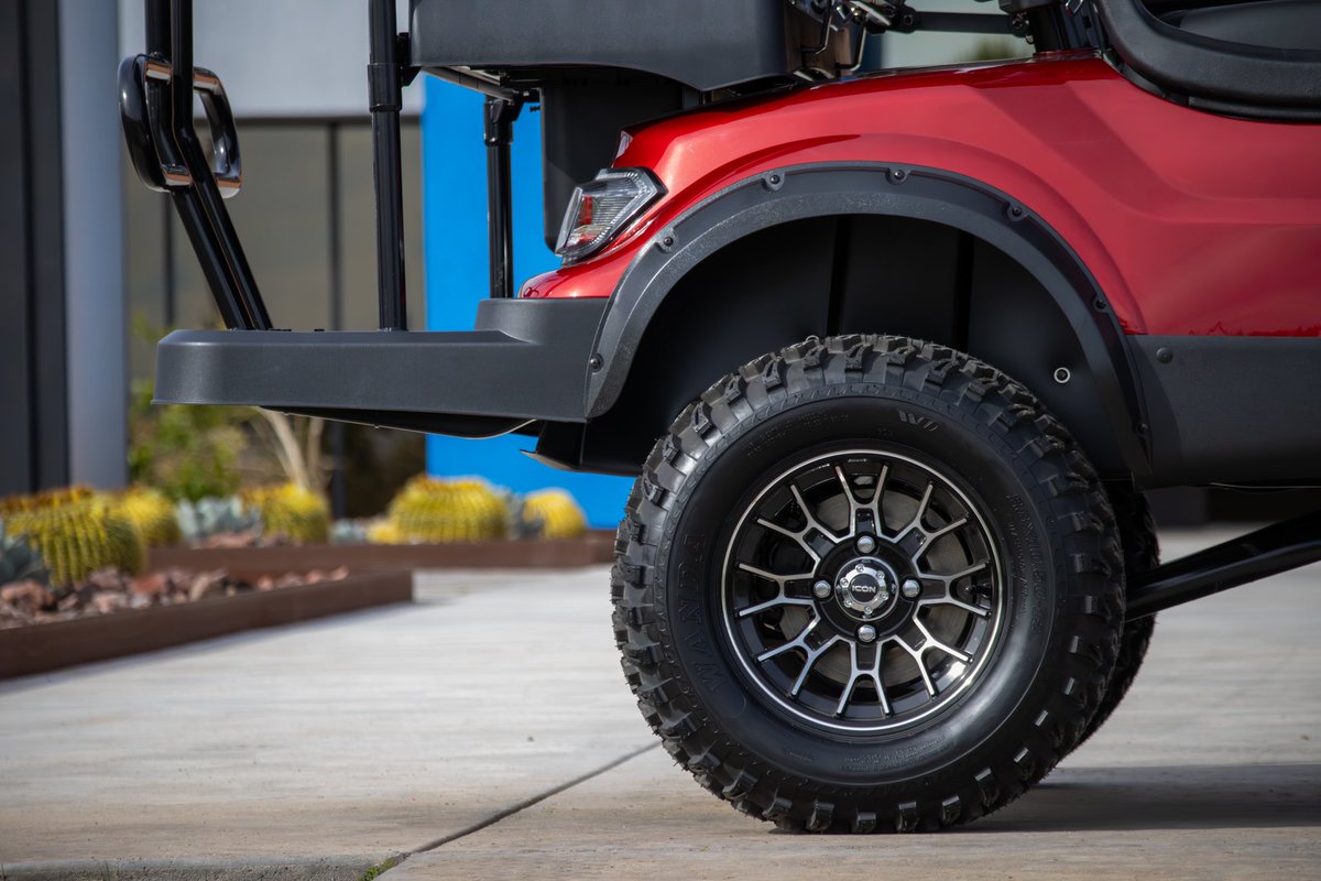 _IconEV's tweet photo. 2024 ICONs are being delivered to dealers nationwide! Check out the brand new carbon fiber style dash, 10” display screen with backup camera, built in cooler/storage, upgraded plush seats, and new stylish rims!
#iconev #iconelectricvehicles #2024icon #icongolfcarts #golfcarts https://t.co/p7i7wIqAUM