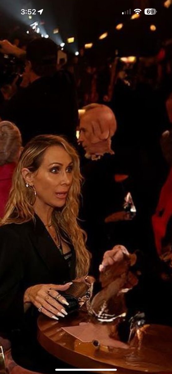 sadielsf1995's tweet photo. What in the Dobby’s world is that ???? 
#GRAMMYs https://t.co/S27OUnsXib
