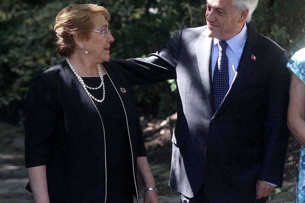 lacuarta's tweet photo. Michelle Bachelet: “Valoré siempre el compromiso del ex Presidente Piñera con nuestro país” https://t.co/m5IhGvqrKk https://t.co/3L1v4QdhHQ