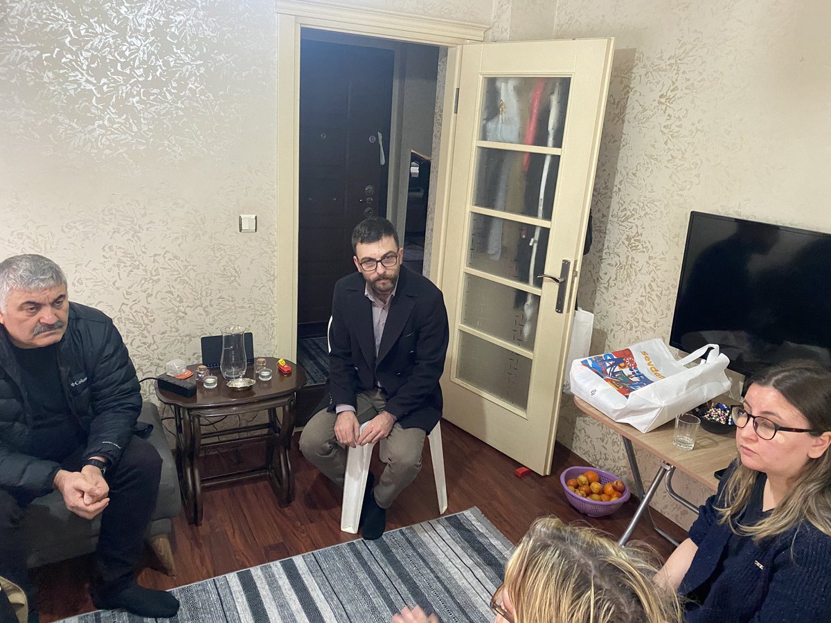 ZaferOzt's tweet photo. AK Üsküdar olarak bir yıl önce yaşadığımız 11 ilimizi etkileyen asrın felaketi depremlerinde enkaz altından kurtarılan ve tedavisinin ardından Üsküdarımıza yerleştirilen ailemizi ziyaret ettik.

@RTErdogan 
@hilmiturkmen34 
@demir_erdem 
@barisclik34 https://t.co/raBEm9QeDg
