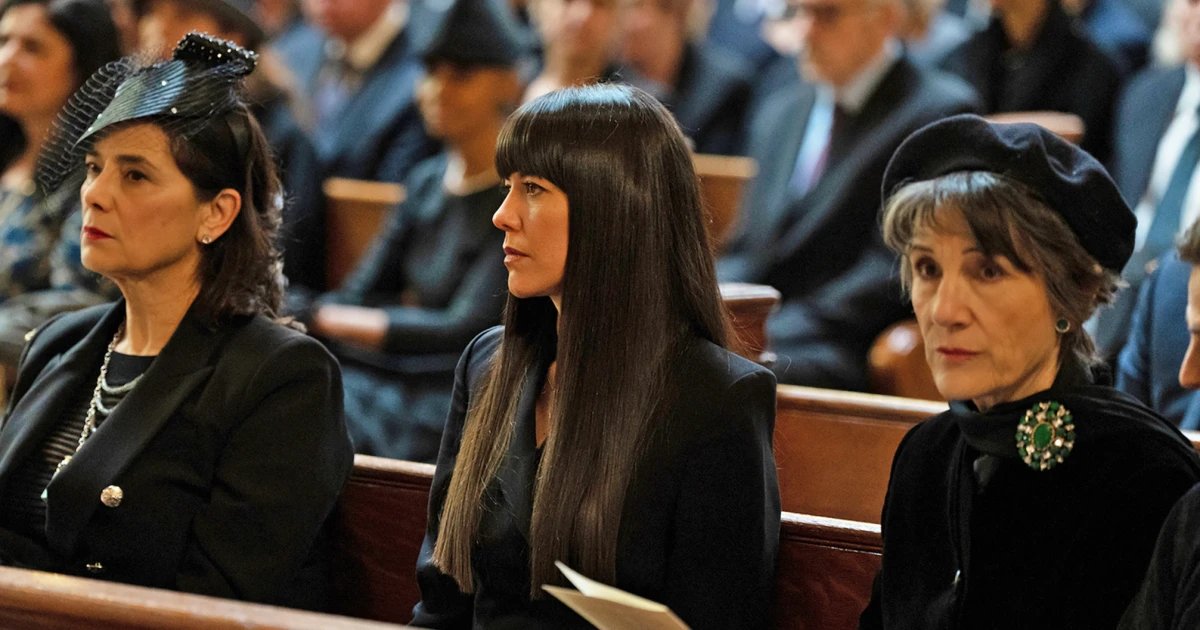 Cecilia Perez, Soledad Onetto y Cecilia Morel en el funeral de Piñera