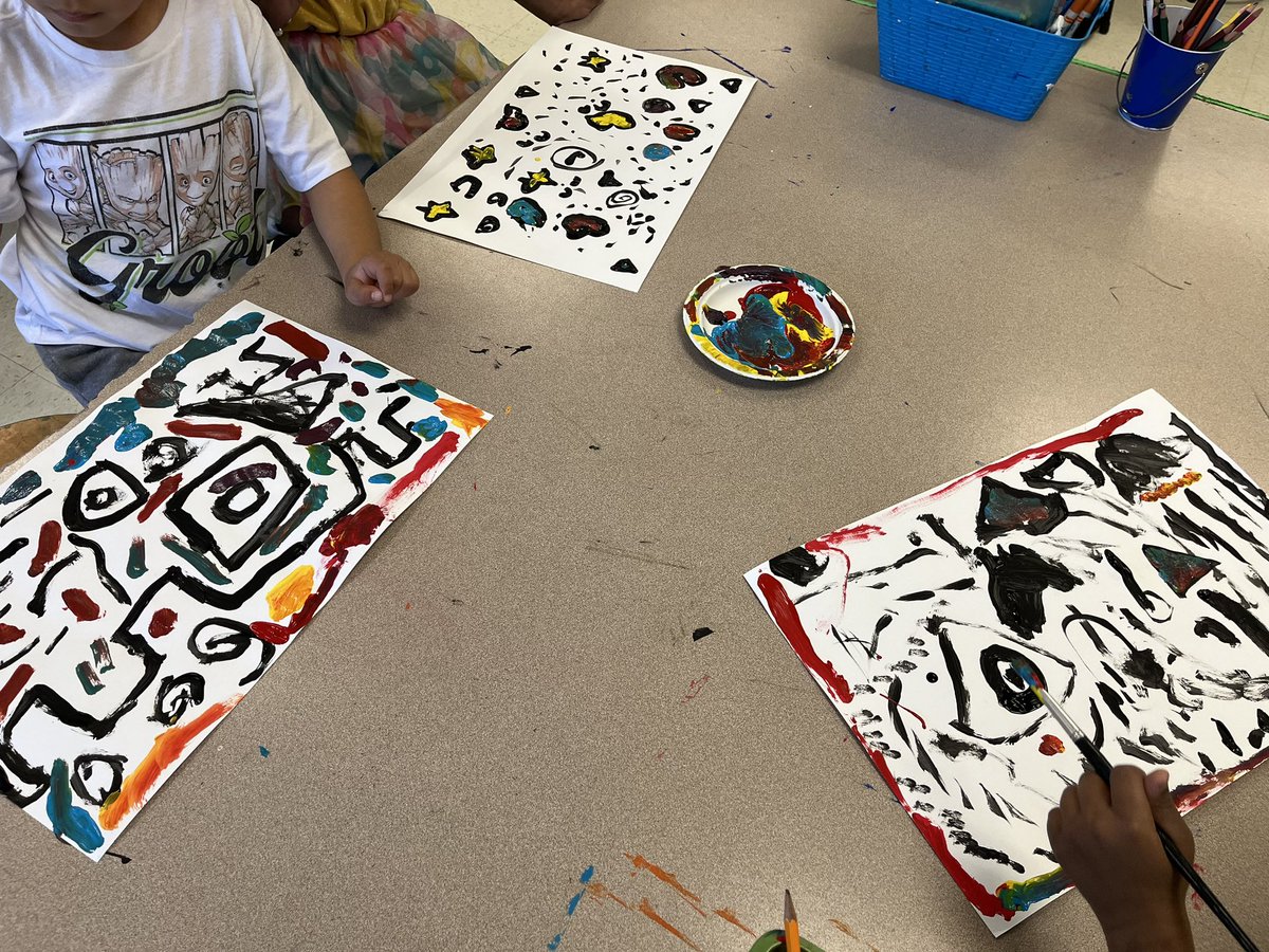 Crivera7716's tweet photo. Kindergarten Carver artists learning all about abstract art and painting to color like Kandinsky! Using lines, shapes, and color in a creative abstract style. @CarverESCubs 
@MerrittWenitra @WCPSS_Arts @WCPSS_TitleI @CrayolaEdu @NCArtEdA https://t.co/2vUoejPHHN