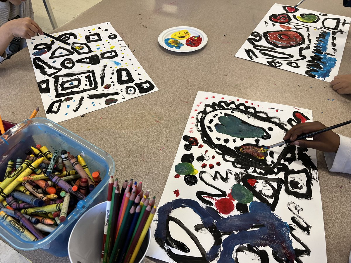 Kindergarten Carver artists learning all about abstract art and painting to color like Kandinsky! Using lines, shapes, and color in a creative abstract style. <a href="/CarverESCubs/">Carver Elementary</a> 
<a href="/MerrittWenitra/">Wenitra Merritt</a> <a href="/WCPSS_Arts/">WCPSS Arts Education</a> <a href="/WCPSS_TitleI/">WCPSS Title I</a> @CrayolaEdu <a href="/NCArtEdA/">NCAEA</a>