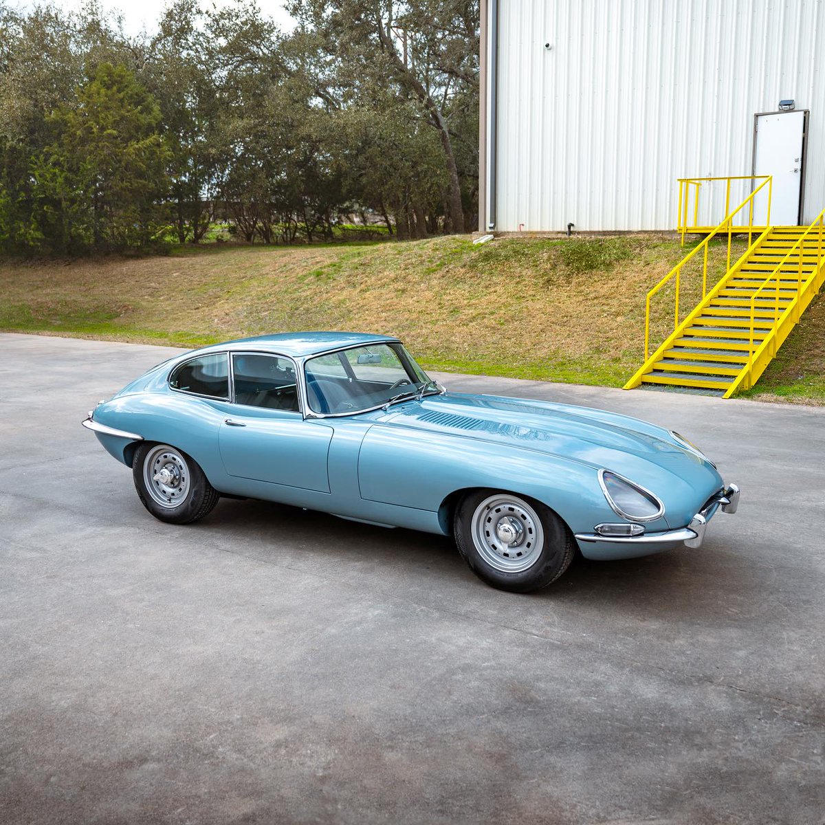 #swipeleft - 1964 Jaguar E Type finished in Opalescent Silver Blue in the @TeamCJWorks.
#JaguarEType #EType #XKE #BritishClassic#ClassicBritishCars #DriveVintage #ExoticCars #Supercars #InstaCar #CarPhotography #TeamCJ #Jaguar