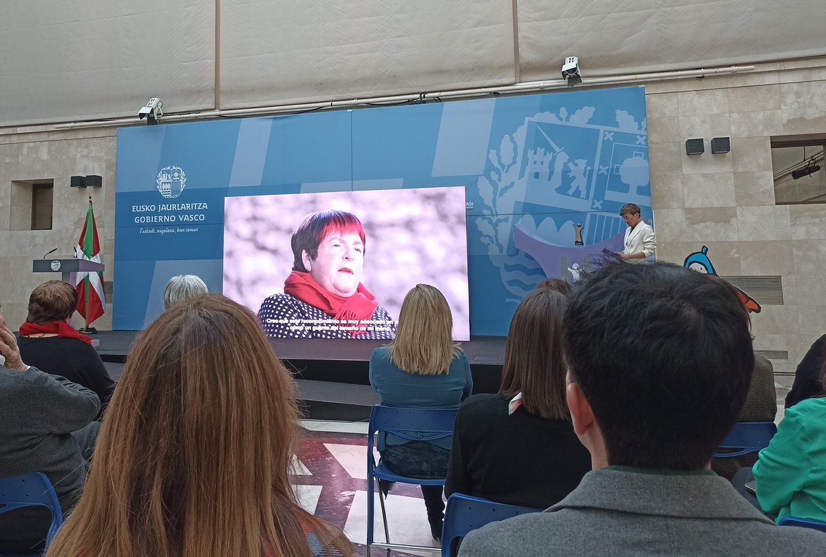 AizpeaOM's tweet image. Zorionak #MariasunLanda!
Zenbat hamarkada posible denaren hormak zabaltzen, zenbat bidaide ahaztezin!

#EmakundeSaria