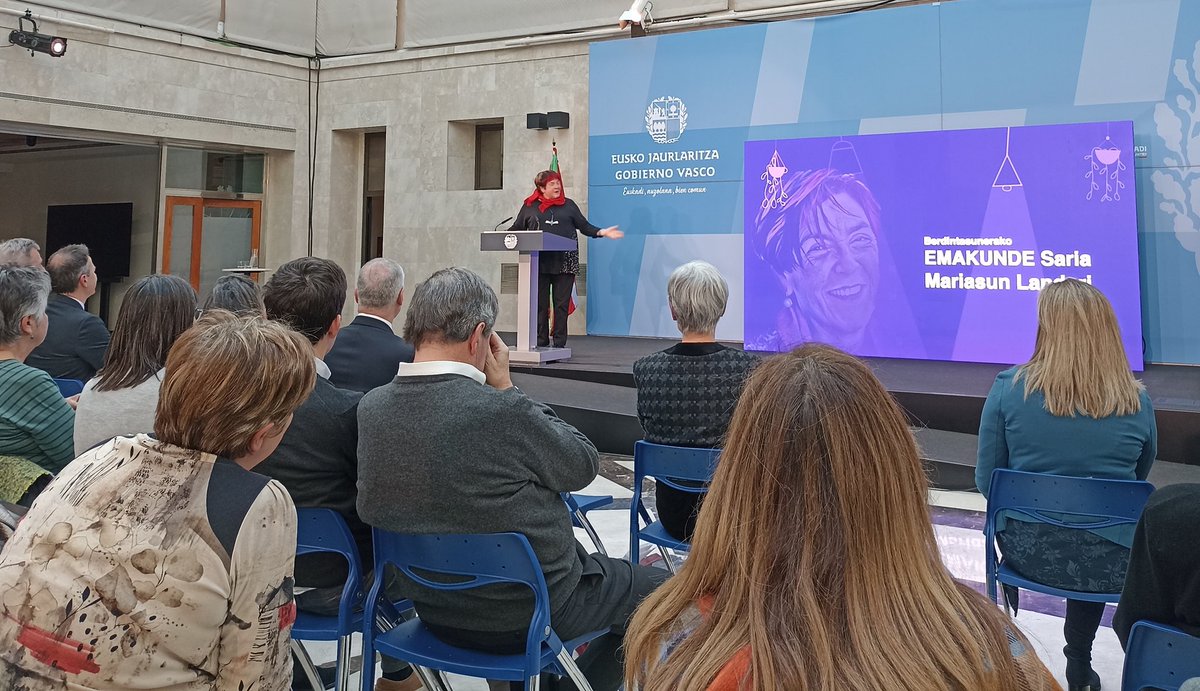 AizpeaOM's tweet image. Zorionak #MariasunLanda!
Zenbat hamarkada posible denaren hormak zabaltzen, zenbat bidaide ahaztezin!

#EmakundeSaria