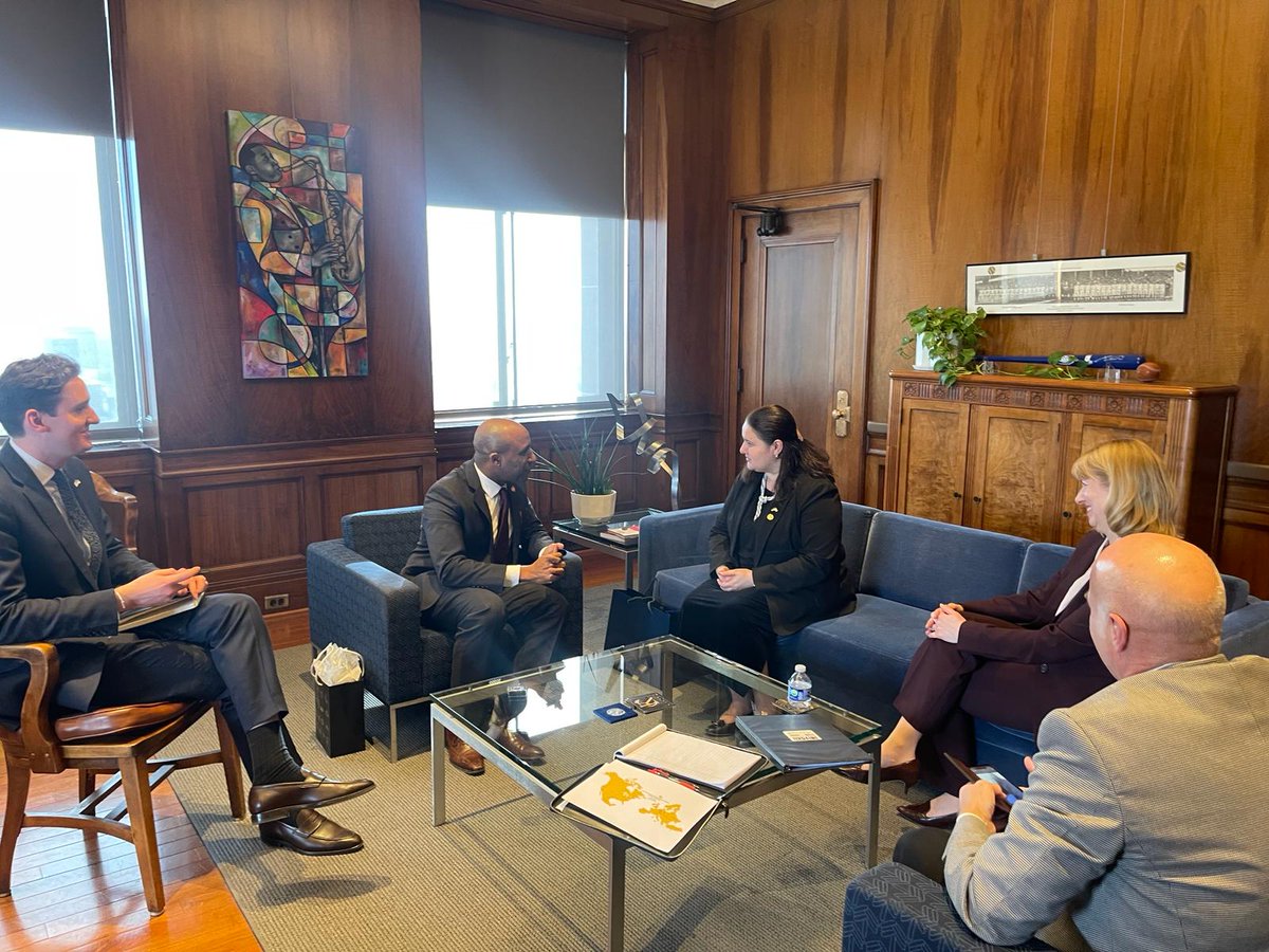 🏙️ To round out the day, Ambassador @OMarkarova and @HConleyGMF are meeting w/ Kansas City mayor @QuintonLucasKC. American cities advance security, prosperity & democracy through global engagement - cities in Ukraine, the U.S. & the world are stronger together. #Whistlestops4UKR