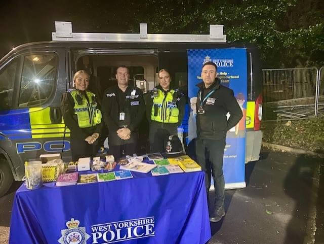 WYP_PC1917's tweet photo. Our newly appointed Diversity, Equality and inclusion engagement officer - PC Miller, arranged an event this evening at Al-Hikmah Centre, Batley. 
NPT &amp; WYP Positive Action Team attended as part of West Yorkshire Police’s ongoing recruitment drive. https://t.co/RhZ8YE29F7