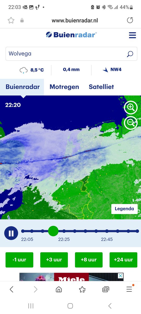 Evert_LFB's tweet photo. @BuienRadarNL @weermanreinier Opvallend vreemd lijntje over het land, van west naar oost, bijna horizontaal!

Wat betekent het qua weer? https://t.co/WRfIh2o9Be