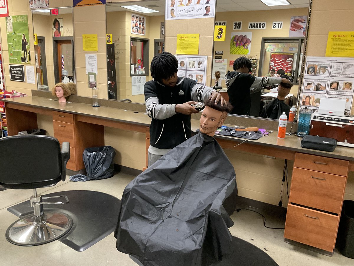 Have you heard about the impressive young men in Center Point High's Cosmetology Program? They are mastering the art of beard/facial hair shaping. Welcome the next generation of professionals!🎓💈 #CTEMonth @JEFCOCareerTech