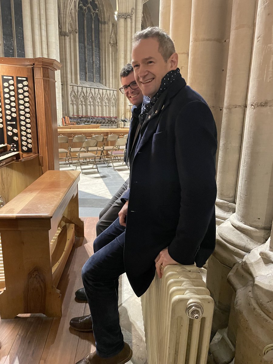 This is perhaps our favourite photo of the tour so far.

⁦<a href="/XanderArmstrong/">Alexander Armstrong</a>⁩ &amp; ⁦<a href="/BenMorris_Music/">Ben Morris</a>⁩ warming up on the radiator after Evensong… best seat in the house!